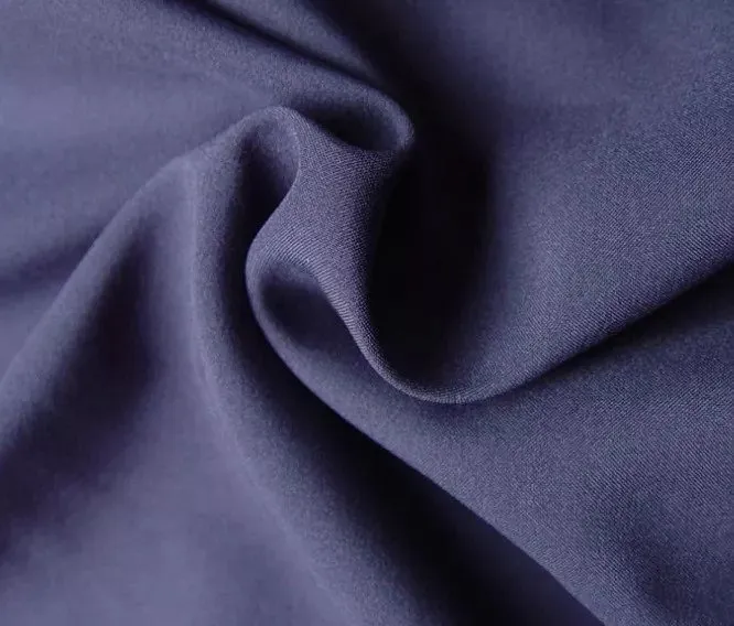 Vải polyester có khả năng chống nhăn khá tốt giữ cho form nón cố định